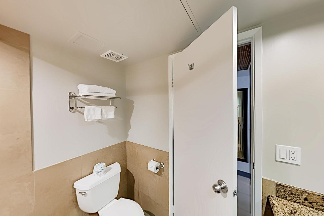 Aqua Palms Waikiki Ocean View Lanai Parking Included Apartment Honolulu Exterior photo